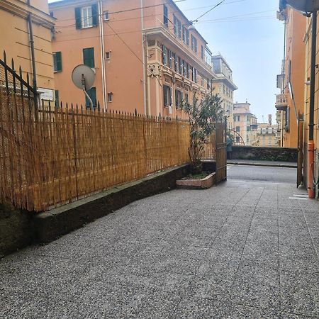 Ampio Appartamento Con 2 Posti Auto E Cortile Genua Zewnętrze zdjęcie