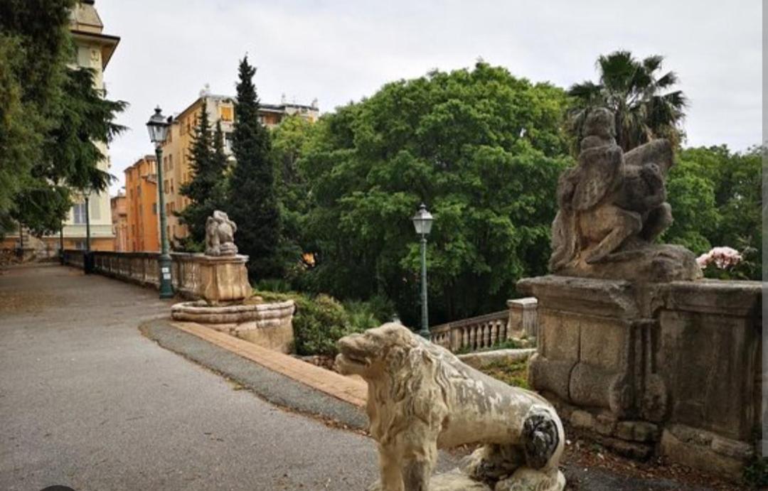 Ampio Appartamento Con 2 Posti Auto E Cortile Genua Zewnętrze zdjęcie